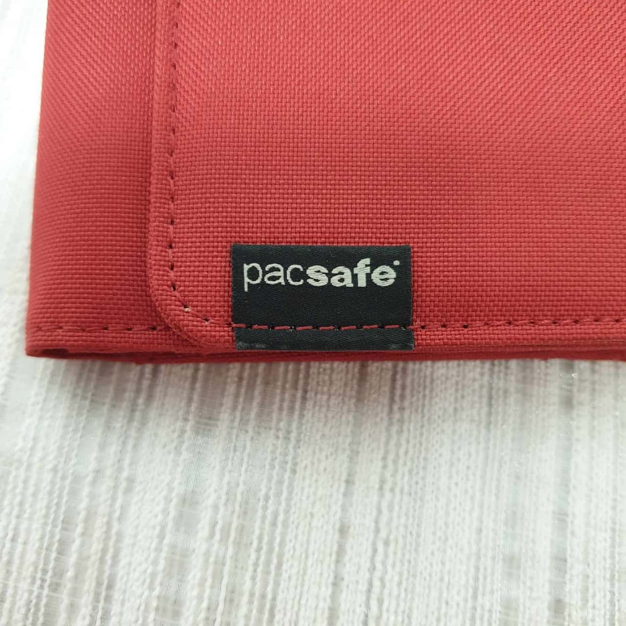 Pacsafe - RFIDsafe™ LX200 RFID Blocking Clutch Wallet in red