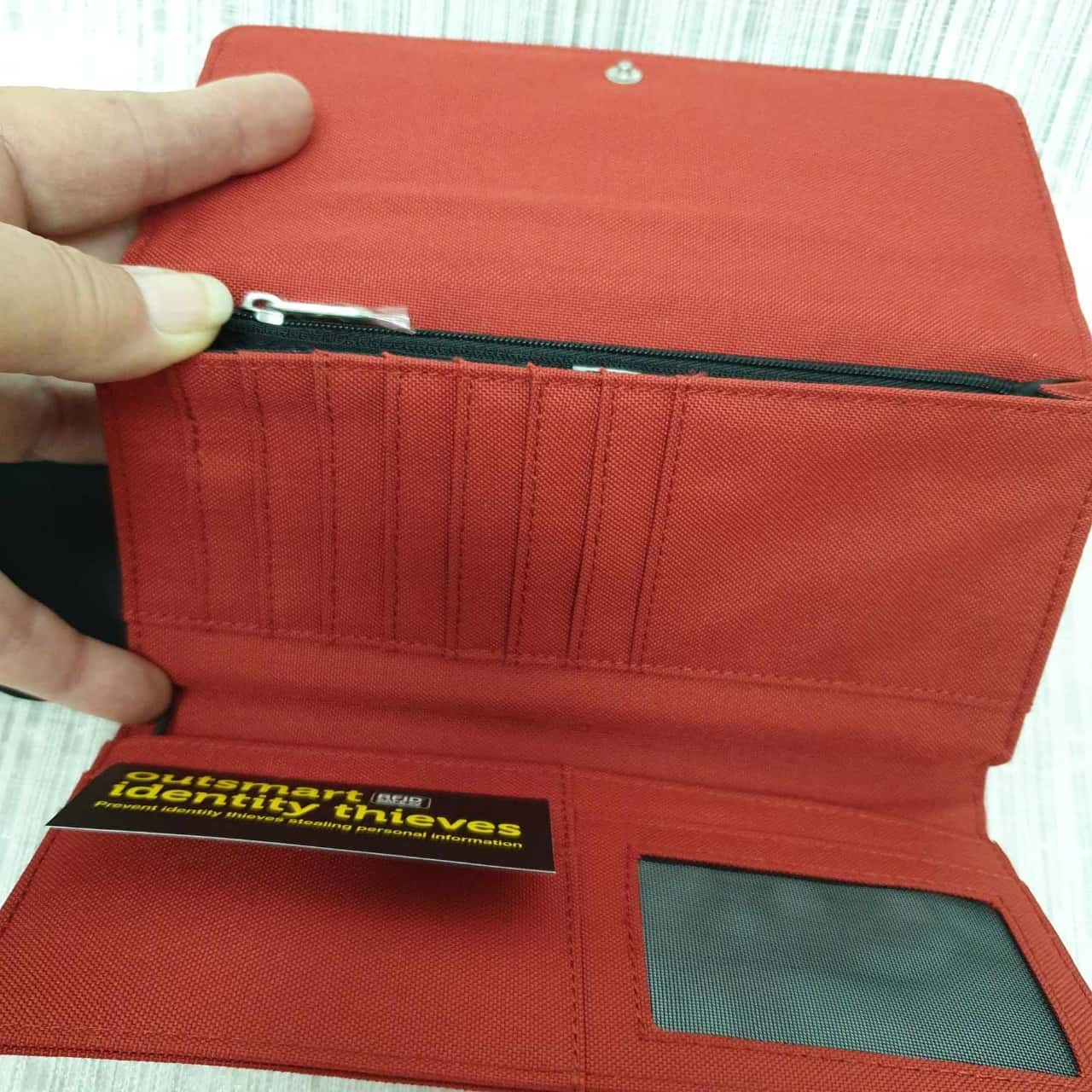 Pacsafe - RFIDsafe™ LX200 RFID Blocking Clutch Wallet in red