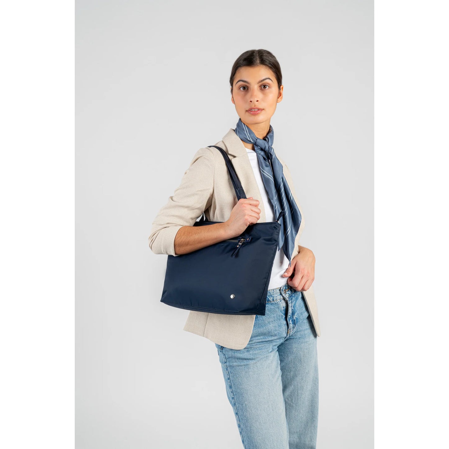 Pacsafe W Carryall Tote