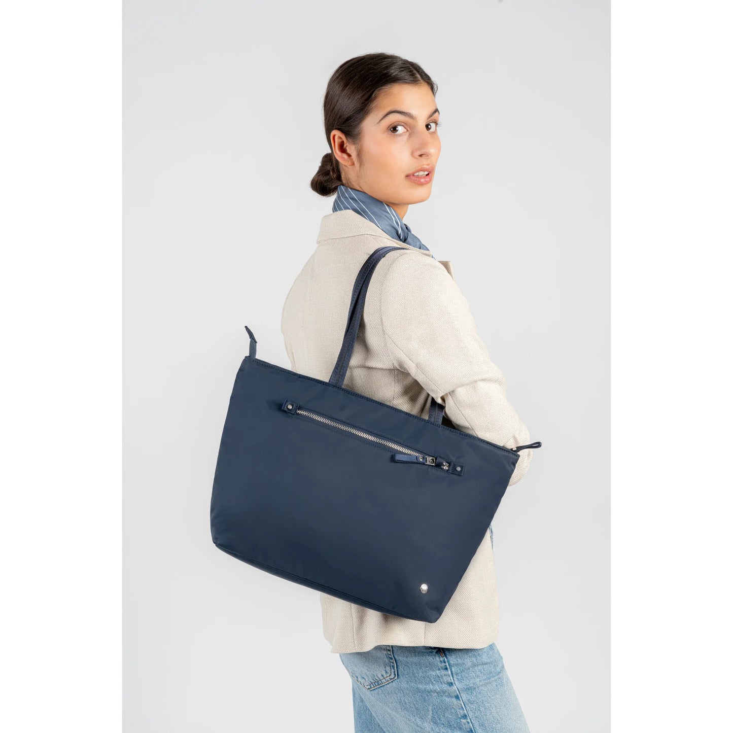 Pacsafe W Carryall Tote