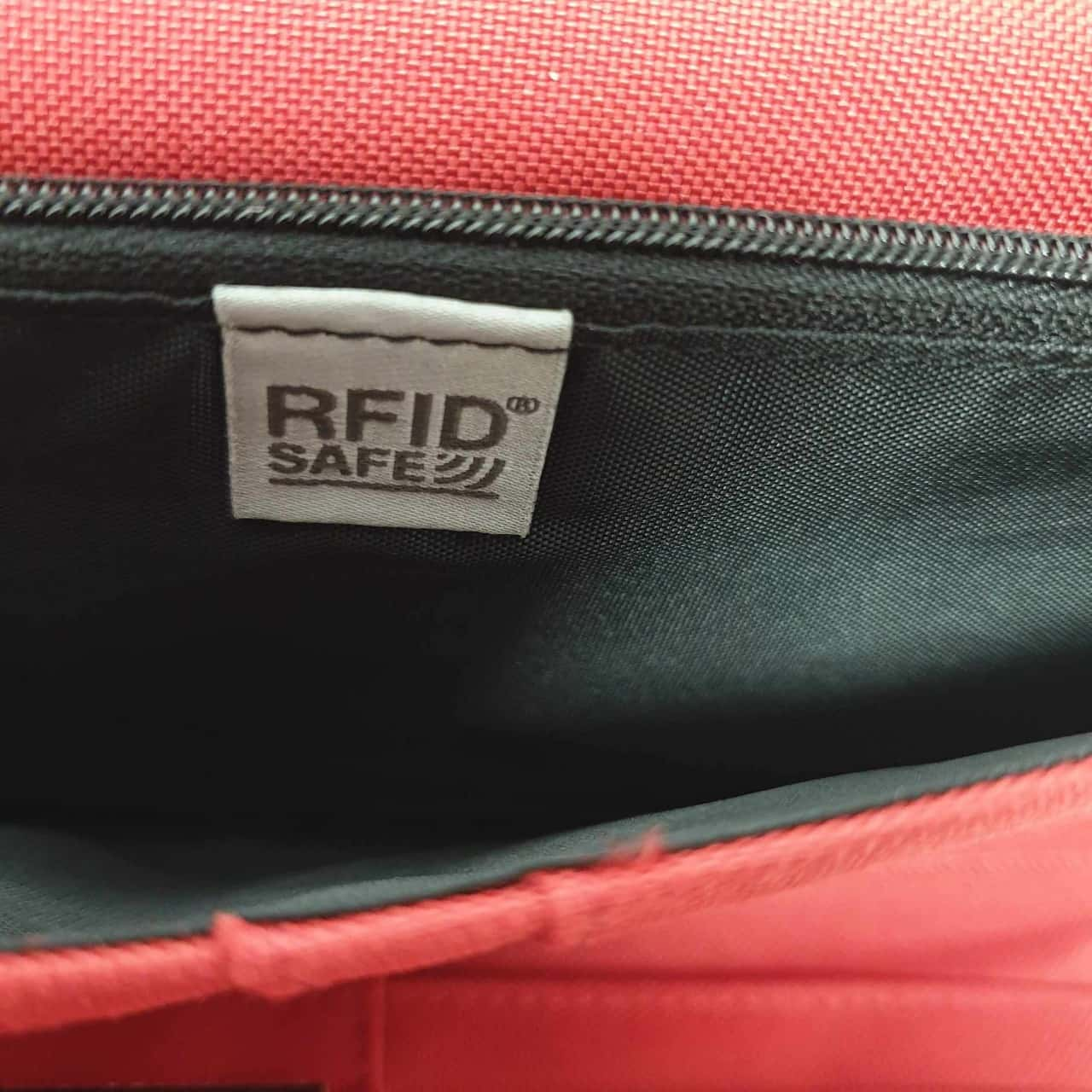 Pacsafe - RFIDsafe™ LX200 RFID Blocking Clutch Wallet in red