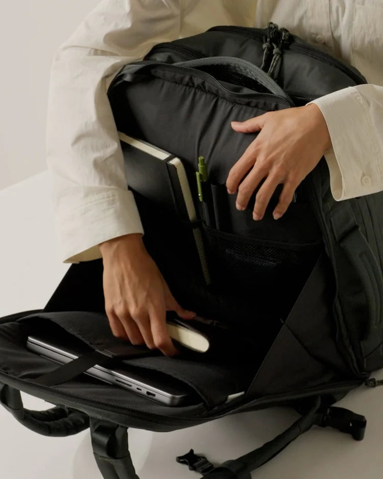 Antler - Discovery 60L Hybrid Duffle Backpack in Black