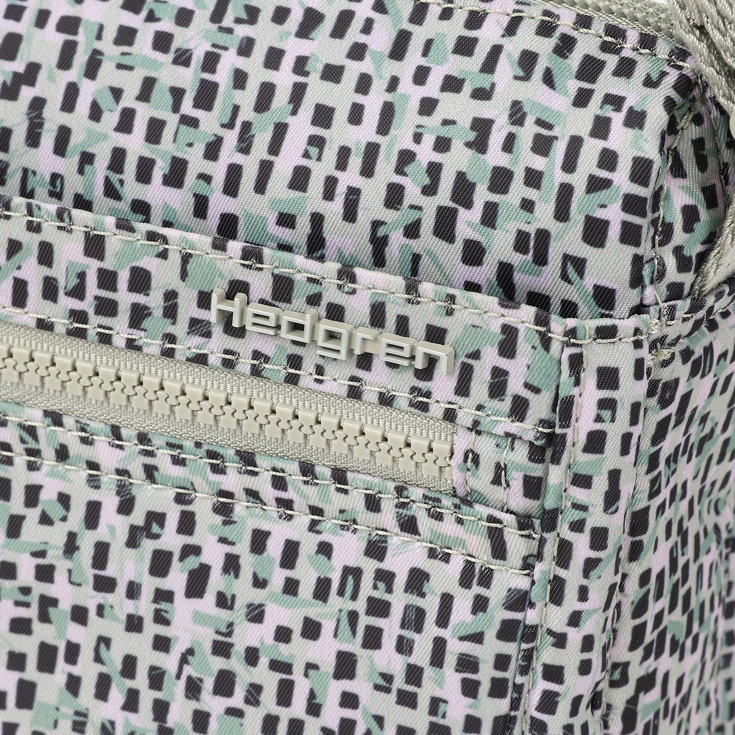 Hedgren EYE M NEO HICN176 - Print SS26 - Rainbow Bags