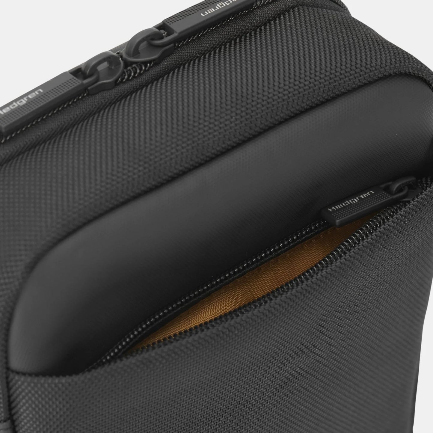 Hedgren APP Men's Vertical Crossbody 7" Tablet Pouch with RFID