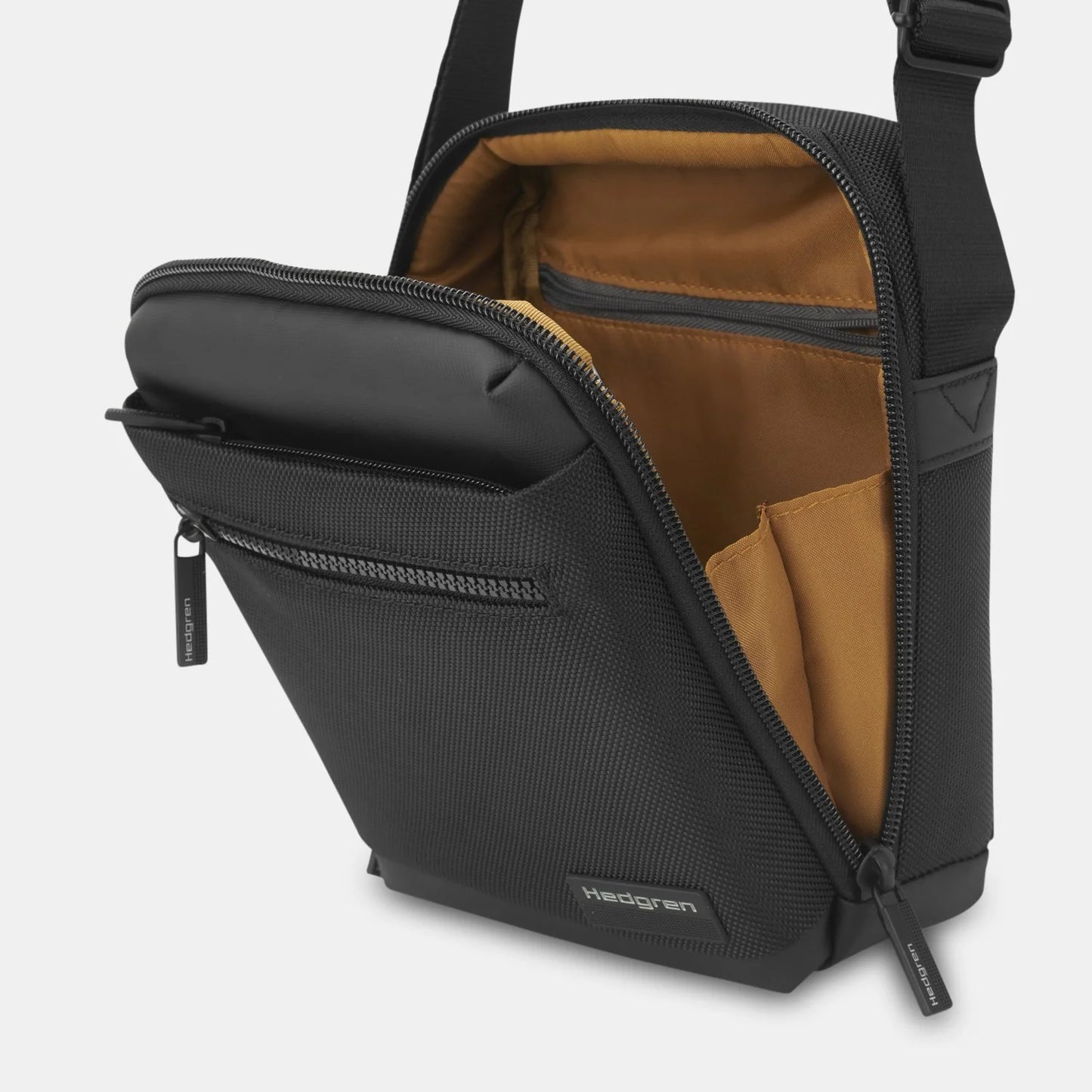 Hedgren APP Men's Vertical Crossbody 7" Tablet Pouch with RFID