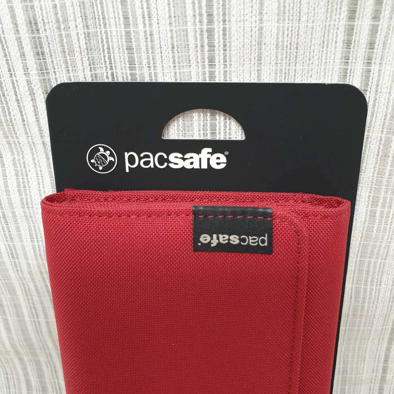 Pacsafe - RFIDsafe™ LX200 RFID Blocking Clutch Wallet in red