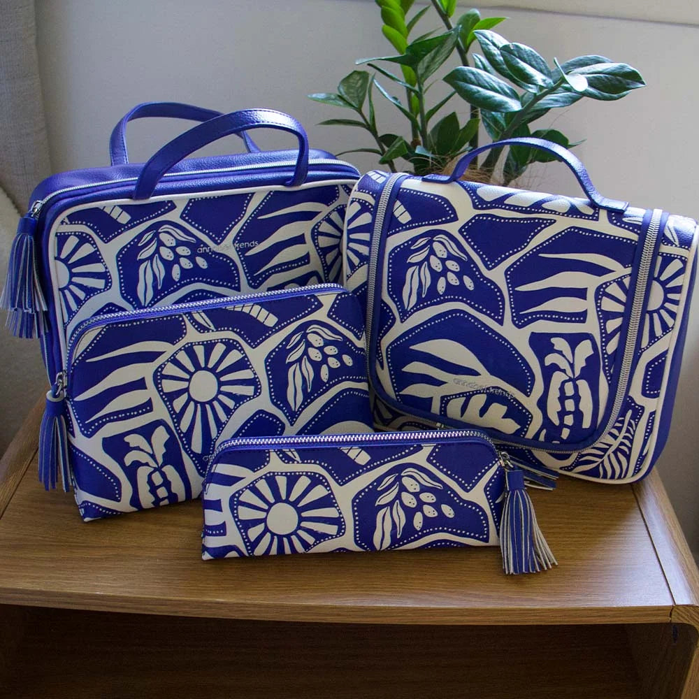 Annabel Trends - Vanity Overnight Bag in Blue Oasis