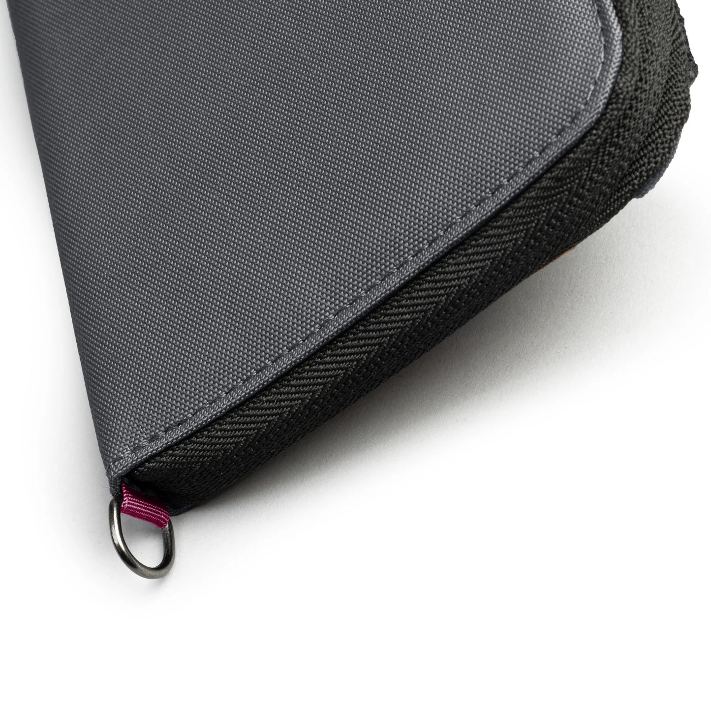 PACSAFE RFIDSAFE ZIP AROUND WALLET