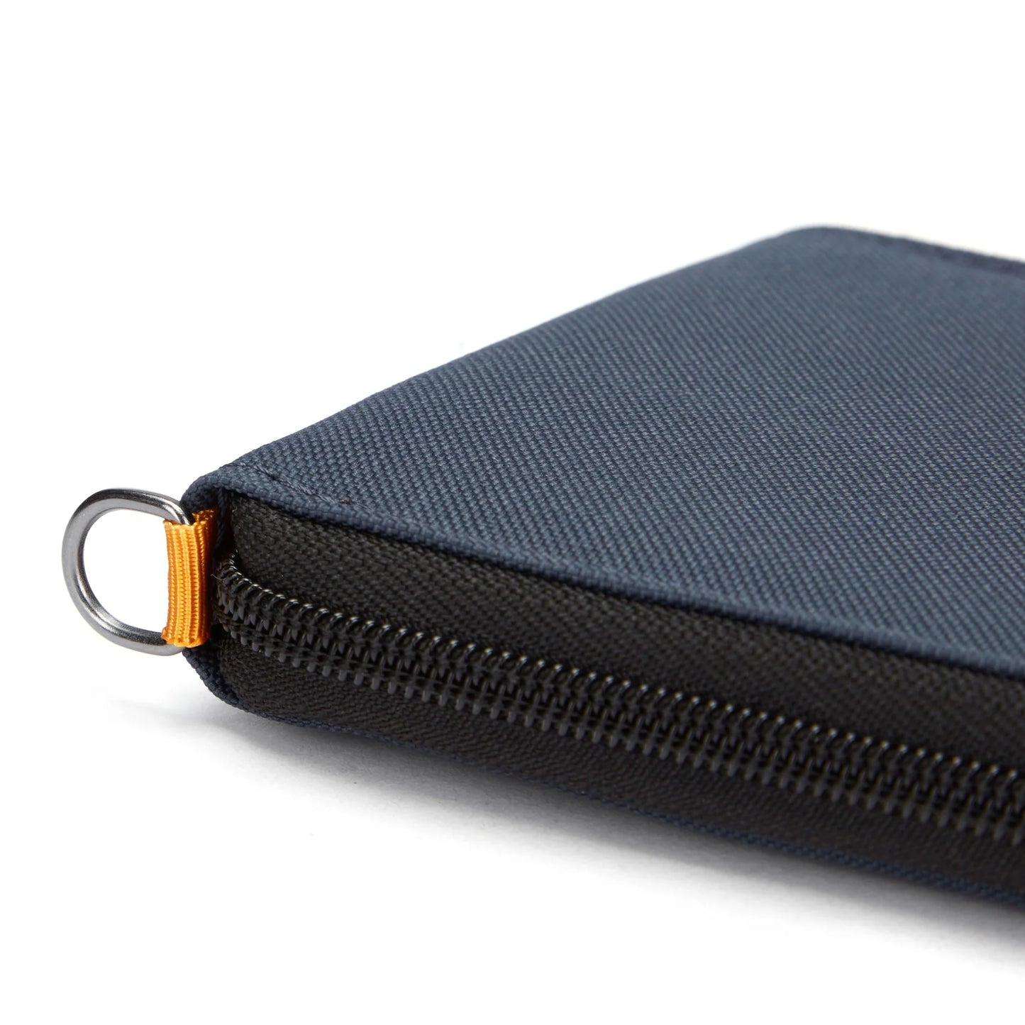 PACSAFE RFIDSAFE ZIP AROUND WALLET