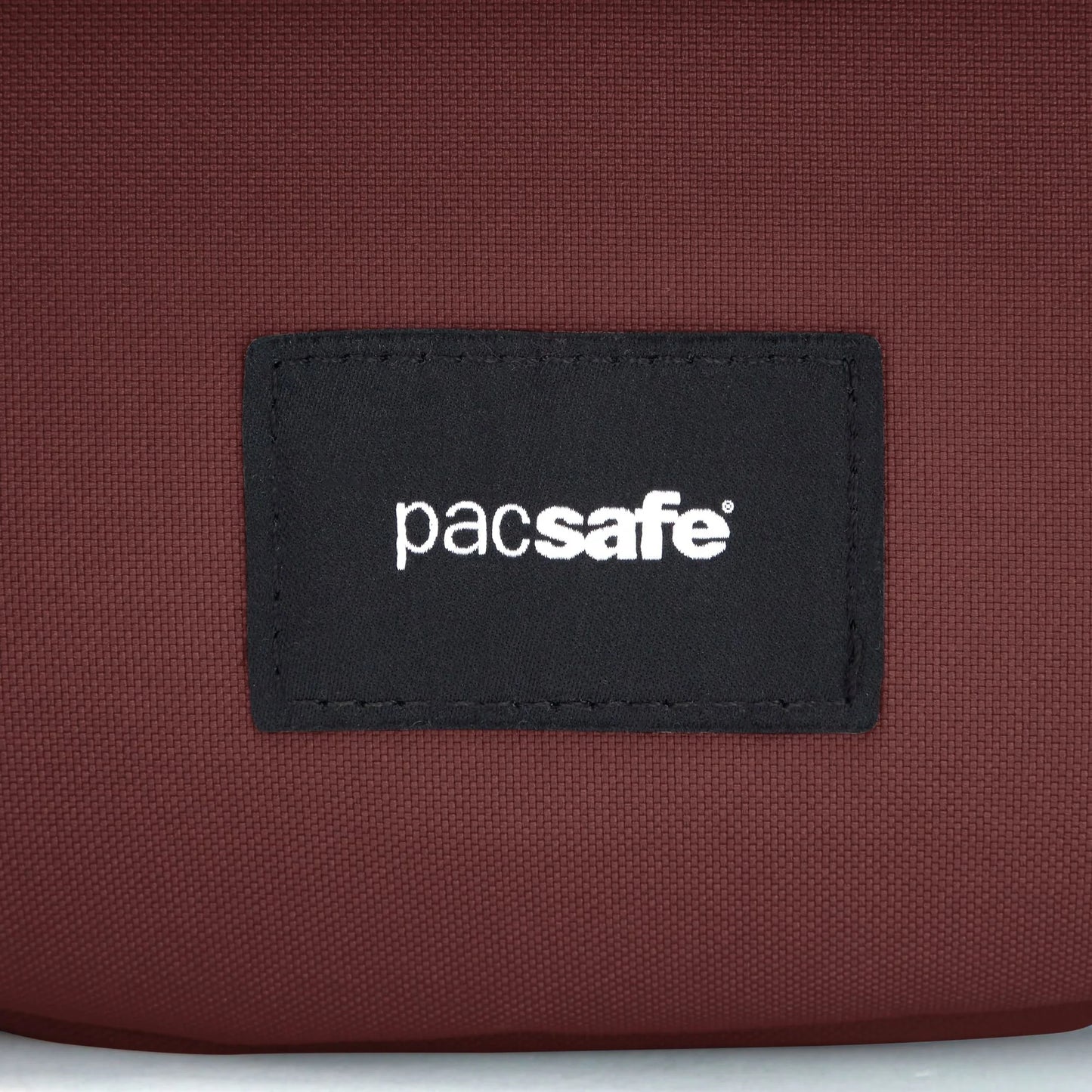 Pacsafe PacsafeGo 防盗马鞍斜挎包