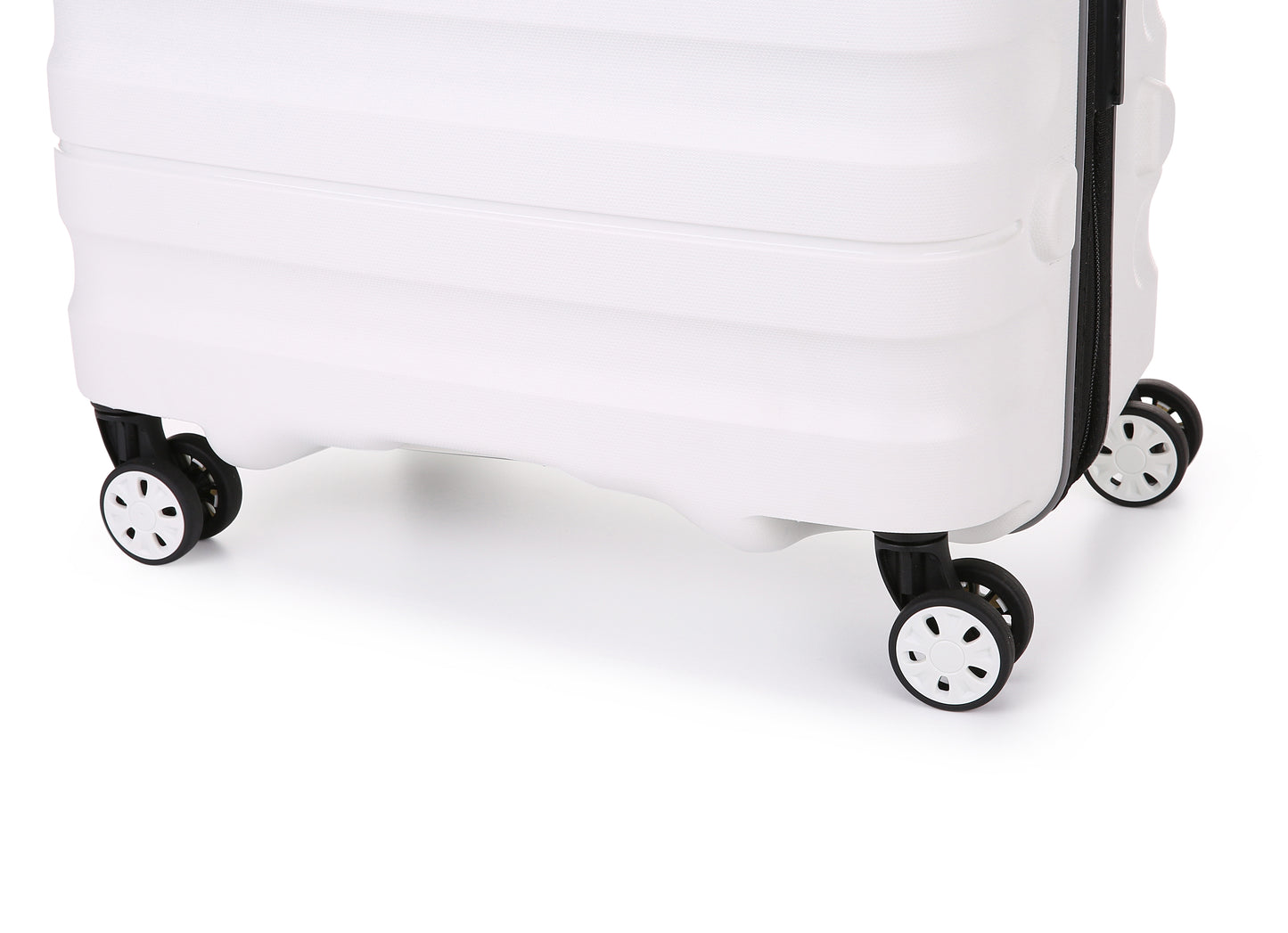 Antler - Lincoln Medium 68cm Hardside 4 Wheel Suitcase - White - rainbowbags